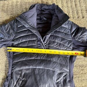 Lululemon Women's Puffer Jacket in Navy